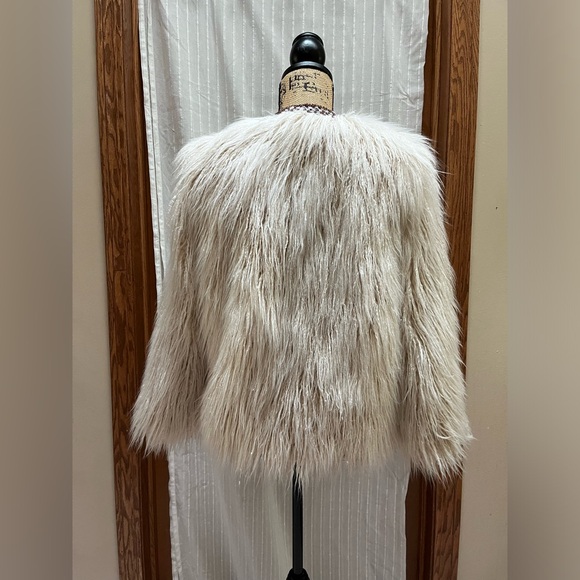 Zara Ivory Fur Jacket size M - Picture 4 of 9